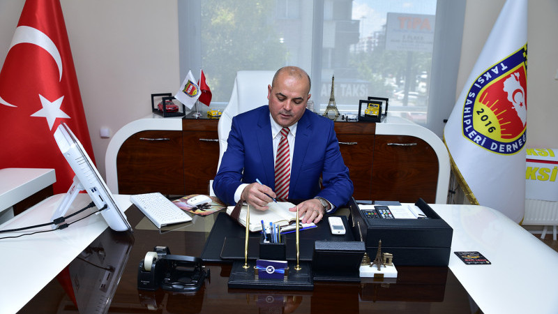 Dernek Başkanı Mustafa Pala, ‘Taksicilerin güvenliği için kabinli araç şart’