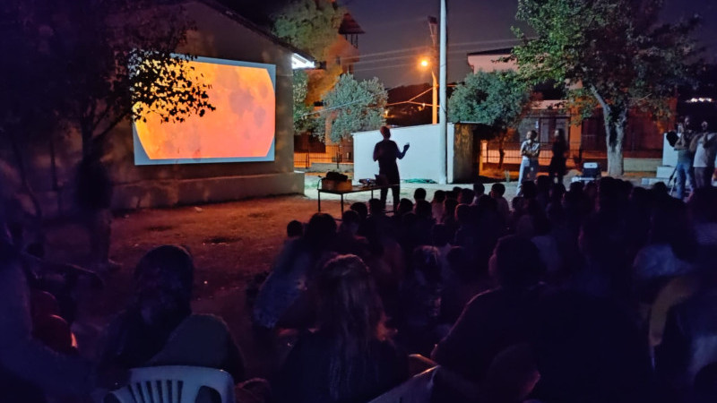 Köy okulu öğrencileri ilk defa Ay’ı gördü