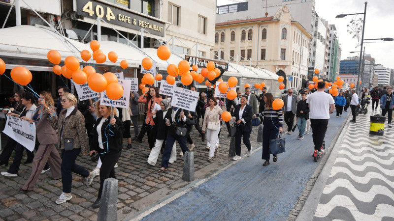 ANAHTAR PARTİ KADINLAR İÇİN YÜRÜDÜ