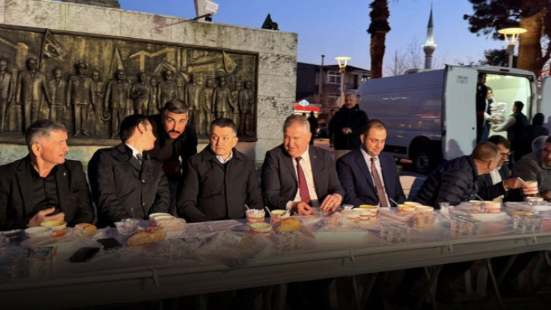 Urla’da 2 Bin 500 Kişilik İftar Sofrası