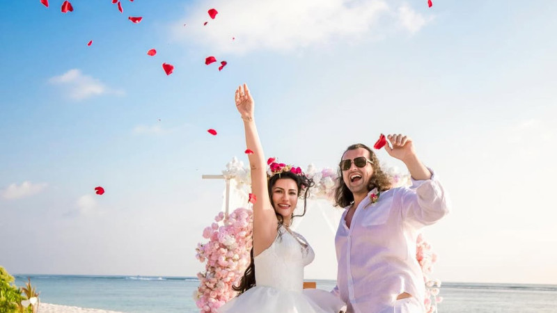 Glint'in patronları Maldivler'de masal gibi bir dügünle evlendi