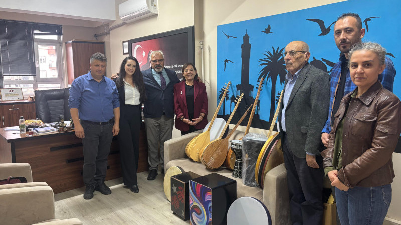 Karabağlar'da çocuklara Cumhuriyet Bayramı hediyesi: Müzik!
